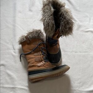 Sorel Tan and Black Winter Boots with Fur Trim